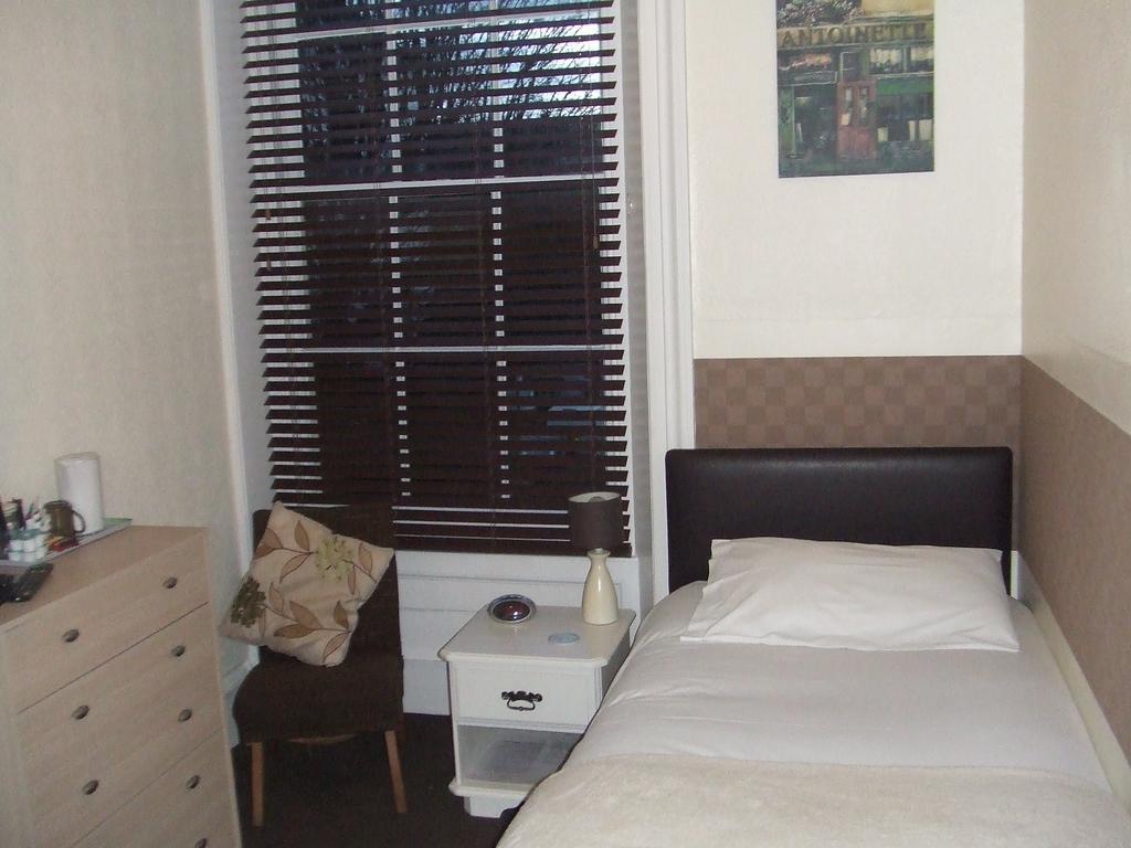 Alister Guest House Saint Helier Room photo